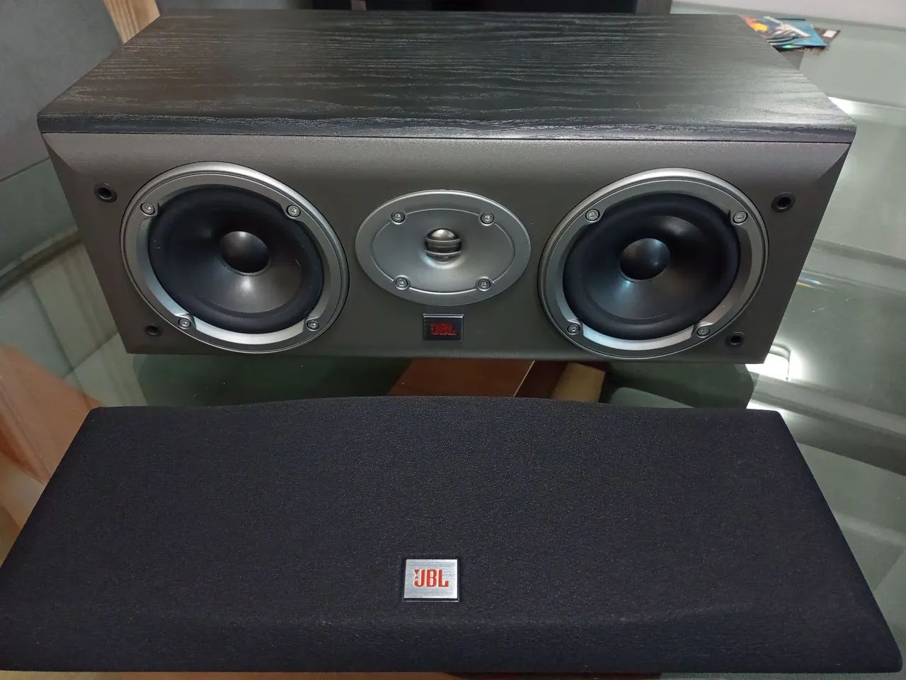 Caixa Central JBL EC-25.