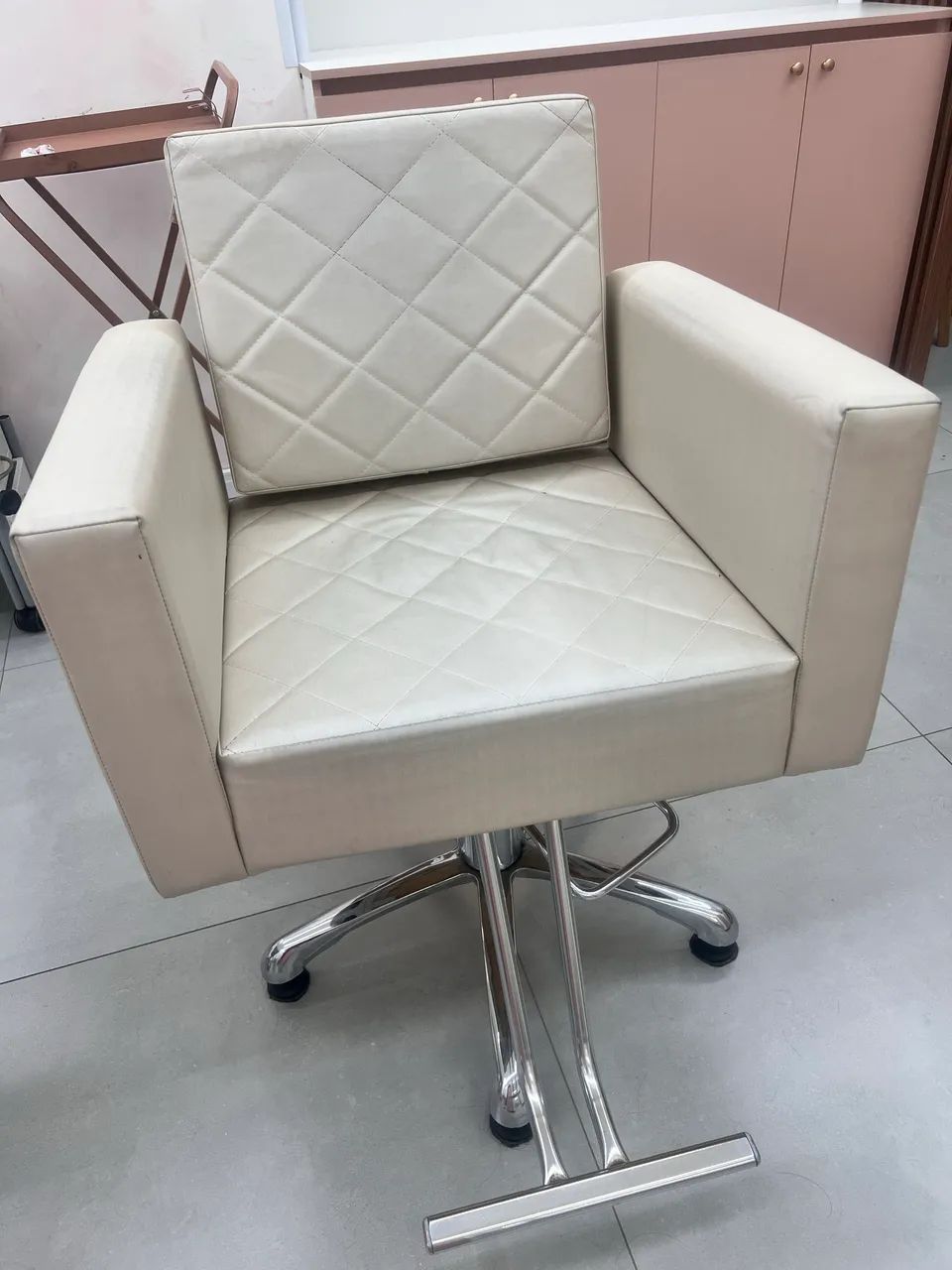 Lavatório Cuba porcelana e 2 poltronas cabeleireiros  - Foto 4