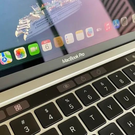 Macbook Pro 2020 16GB RAM 512GB SSD Touch Bar #Sem Detalhes