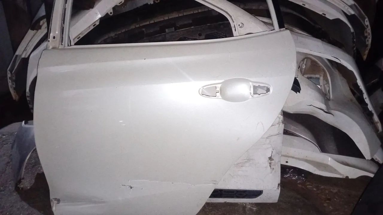 Porta traseira yaris - Foto 3