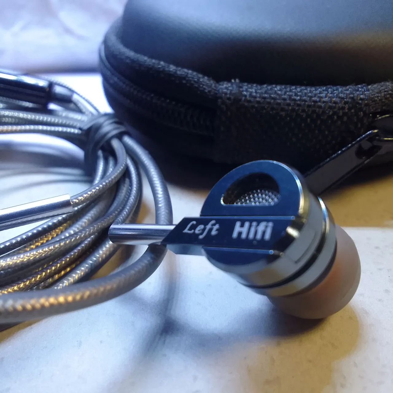 Fone de ouvido intra-auricular + estojo impermiavel  - Foto 2