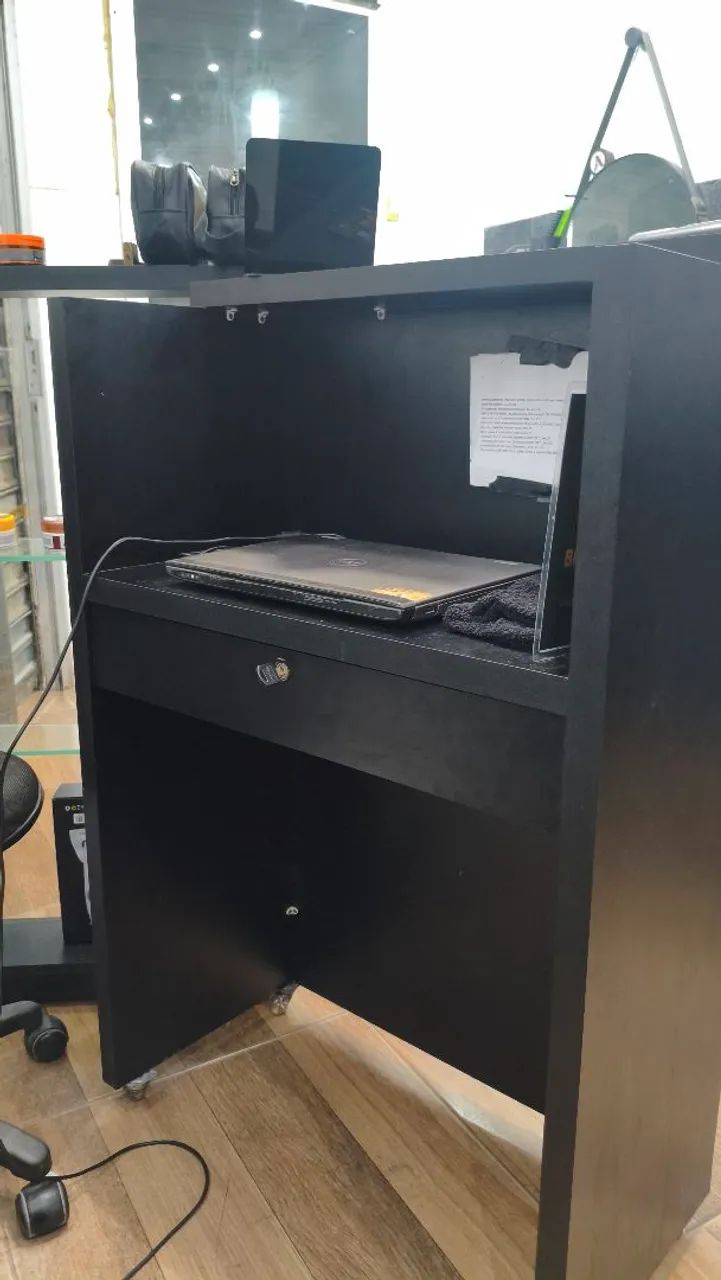 Vendo recepção com mostruário de vidro, gaveta com chave e rodinhas. - Foto 4