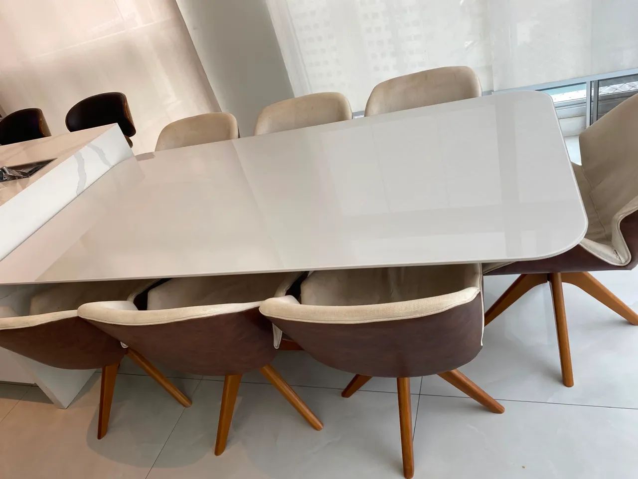 Vendo mesa de 8 lugares com cadeiras.  - Foto 3