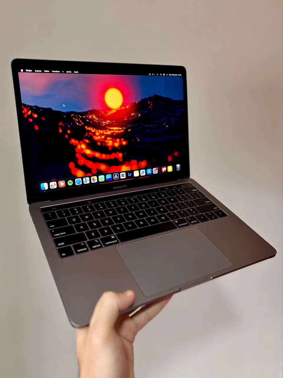 MacBook Pro 13インチ 2019 i5 8GB 256GB MacBook Pro 13 2019 | i5 Quad-Core | 8GB RAM | Retina - Estado