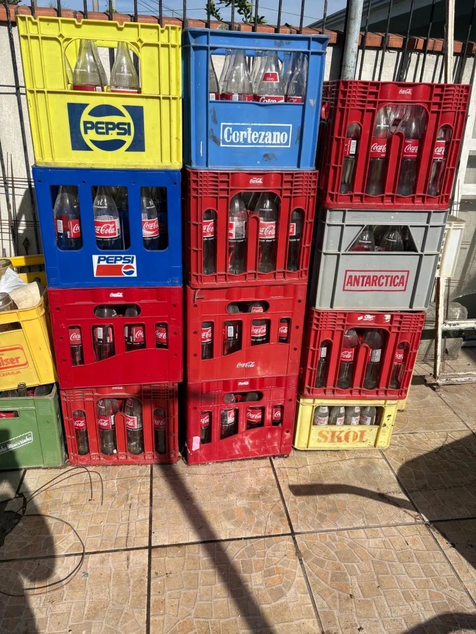 Vendo engradado de garrafas de 1LITRO
