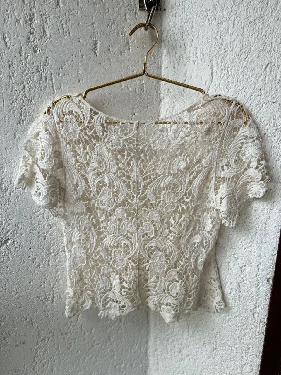 blusa em renda guipir tamanho p - Foto 4