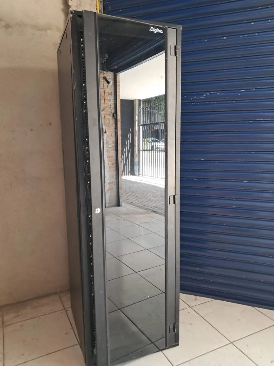 RACK DE PISO FECHADO :  COMPLETO COM COOLER E PATCH PANEL