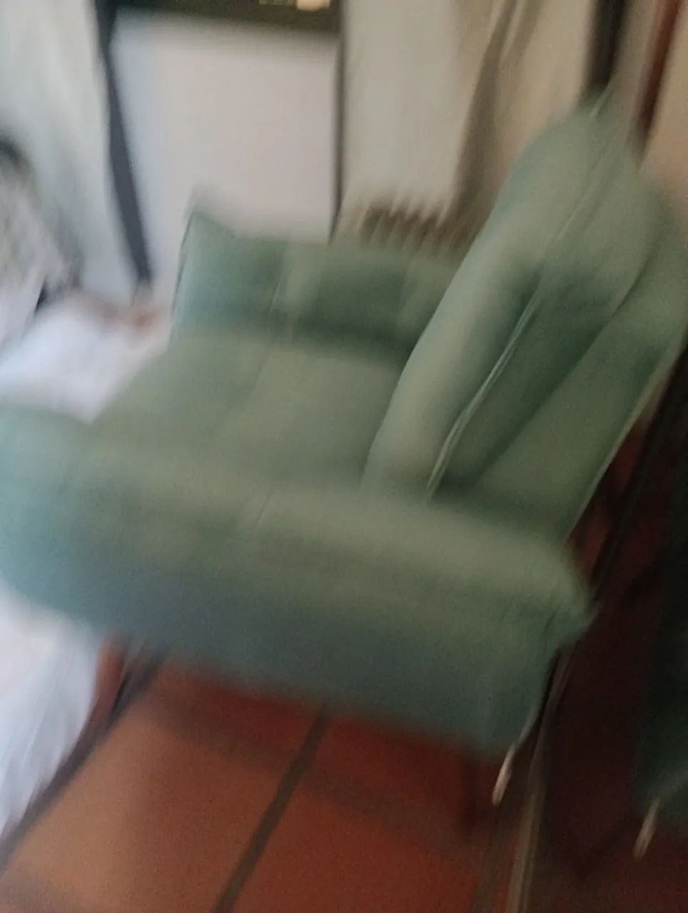 Poltrona Matriz turquesa estado de nova muito cômoda. Largura 83 cm Alt 90cm  - Foto 2