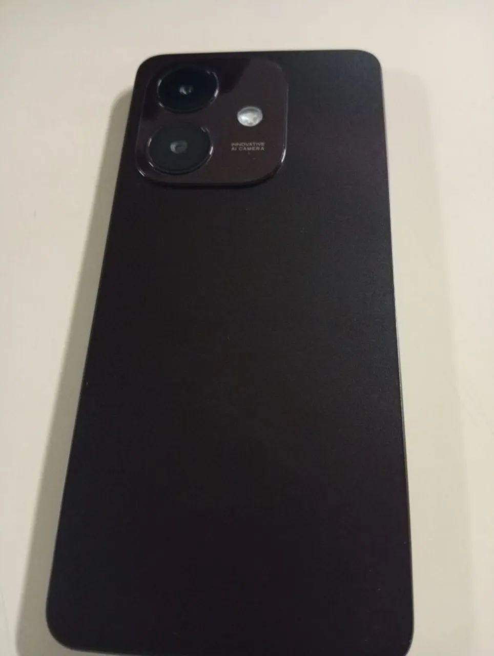 Celular OPPO com a caixinha 