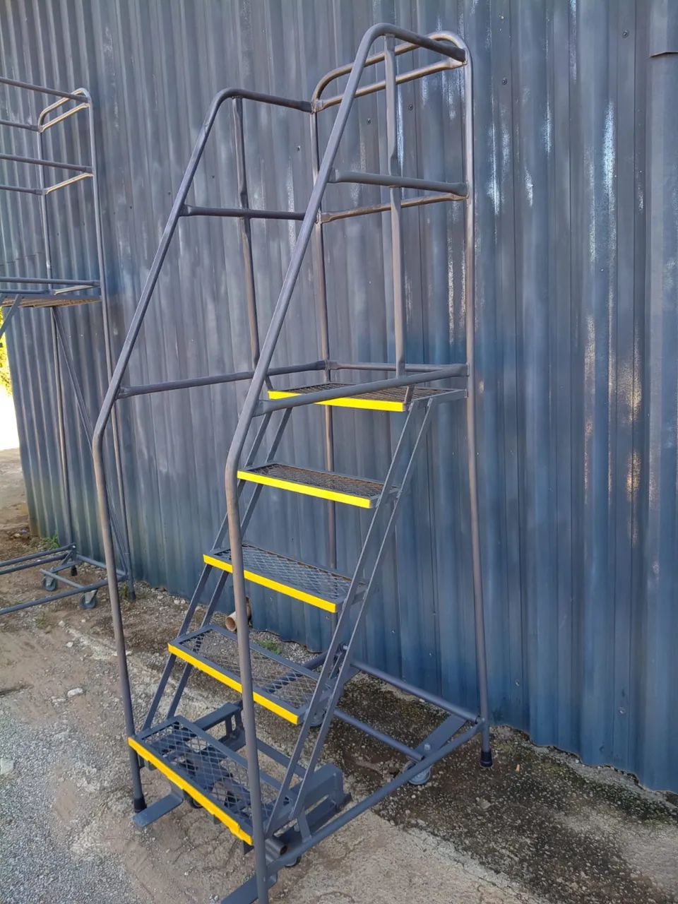 Escadas patamar em aço - Foto 4