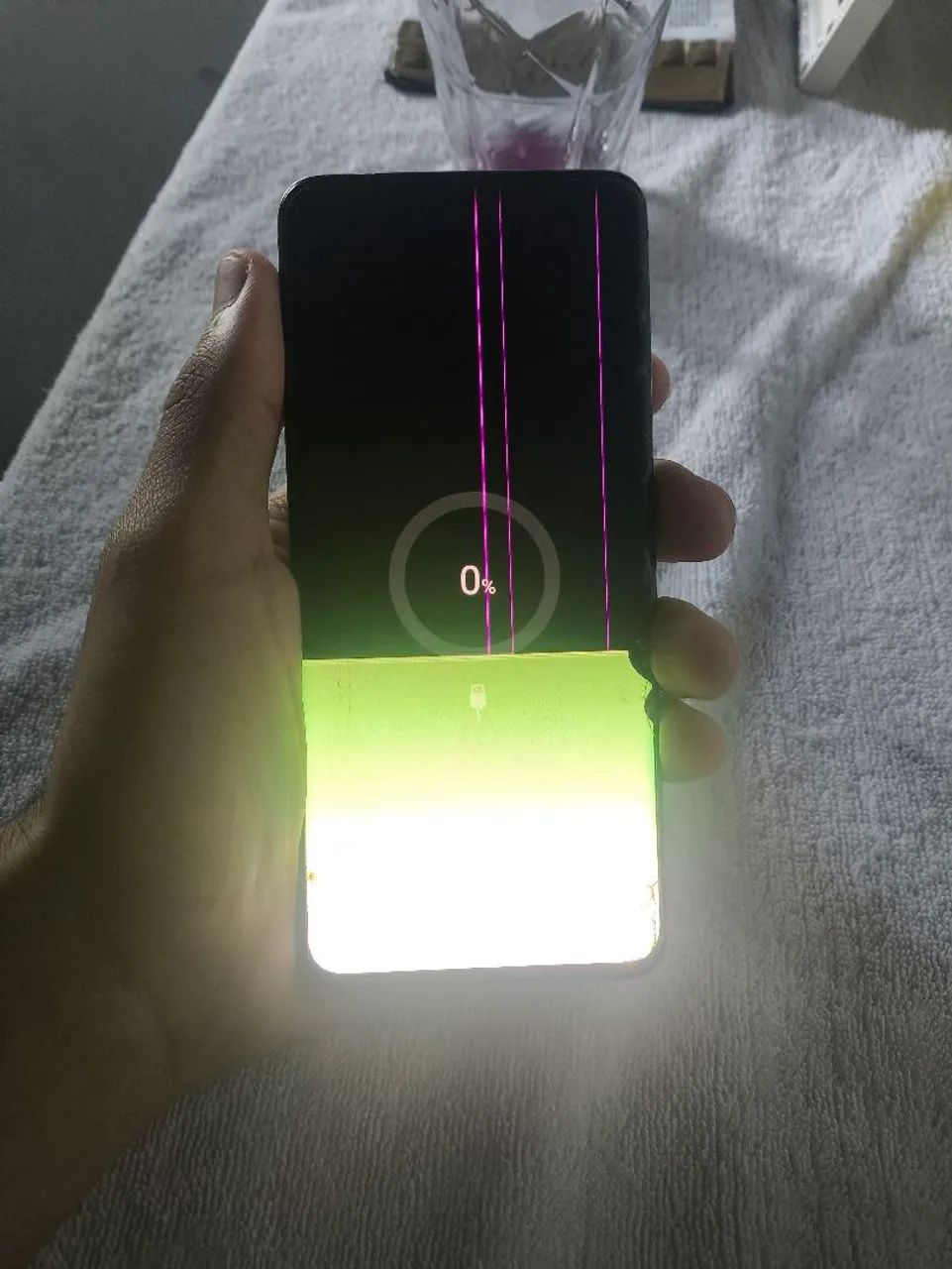 Galaxy S20 com tela quebrada para reutilizar peças - Foto 4