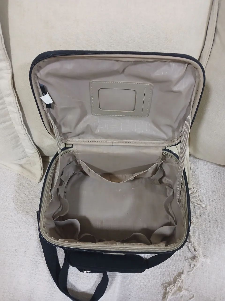 VENDO NECESSER/SEMI NOVA