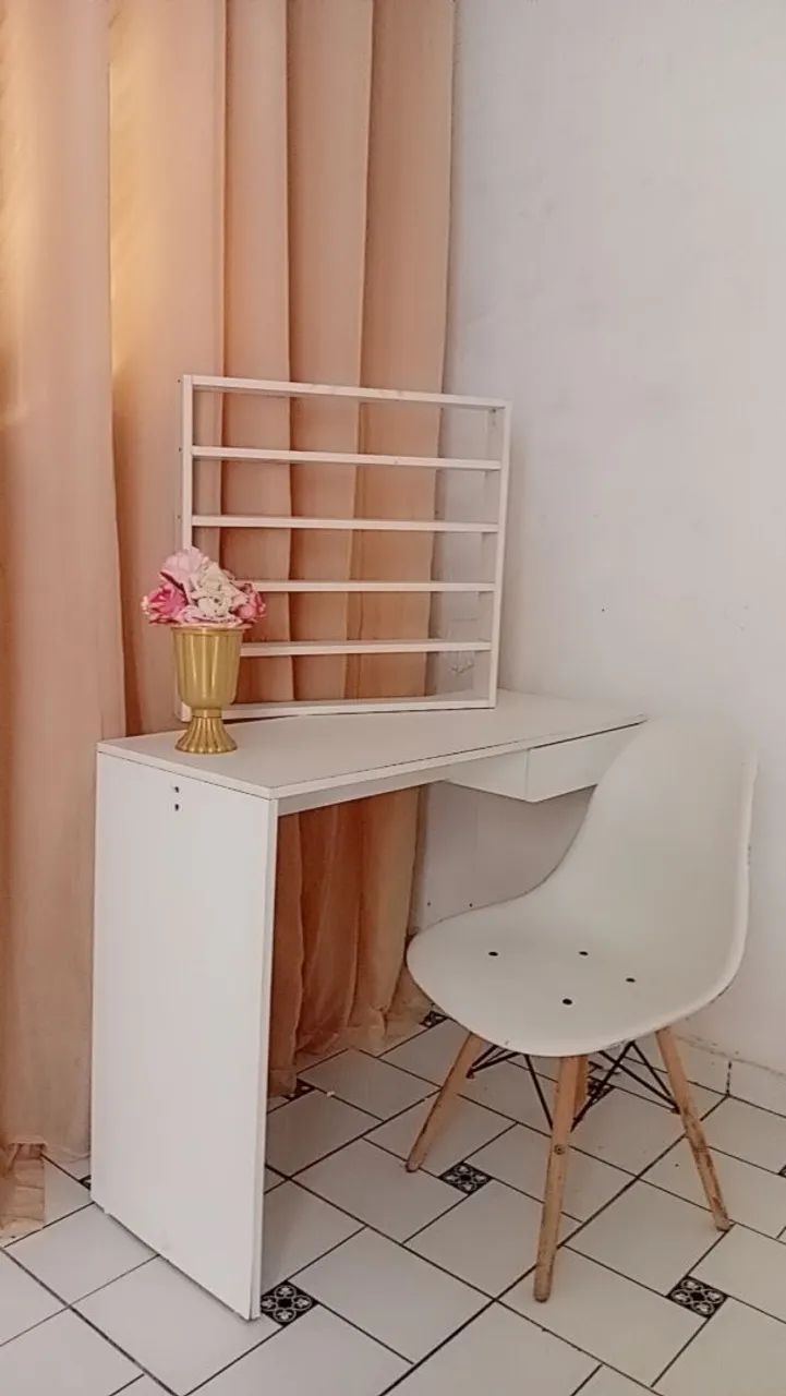 Mesinha para manicure,  Expositor de esmaltes e cadeira