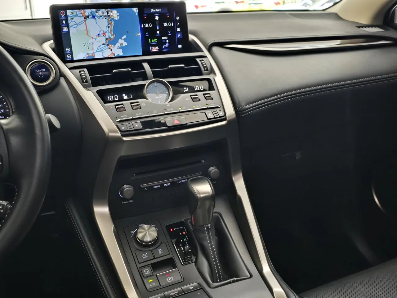Lexus NX-300 H Luxury 2.5 16V Aut., foto 11 de 19