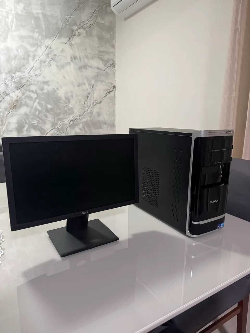 Computador e monitor 