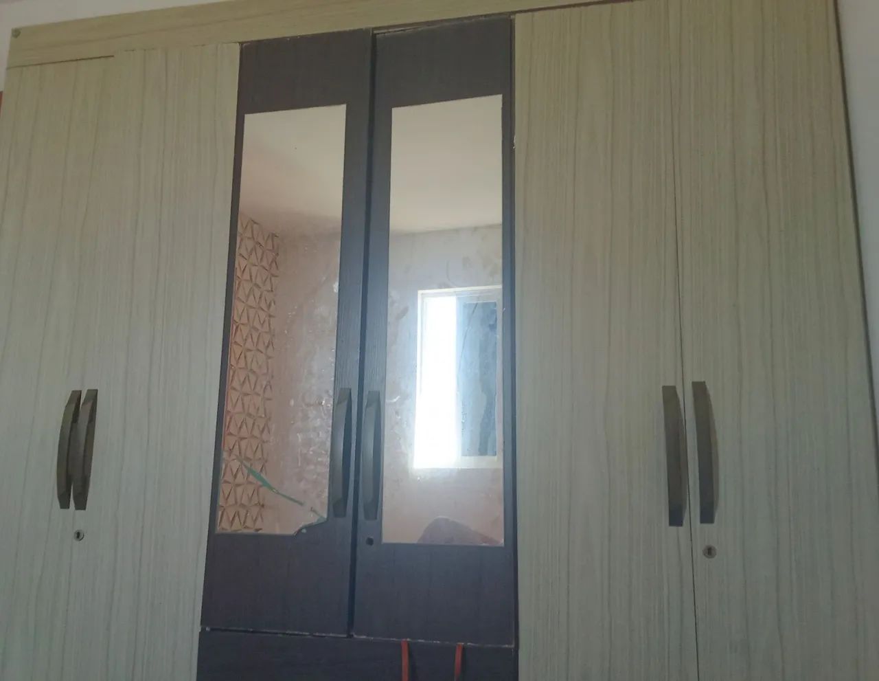 Guarda roupa 6 portas é 3 gavetas  - Foto 2