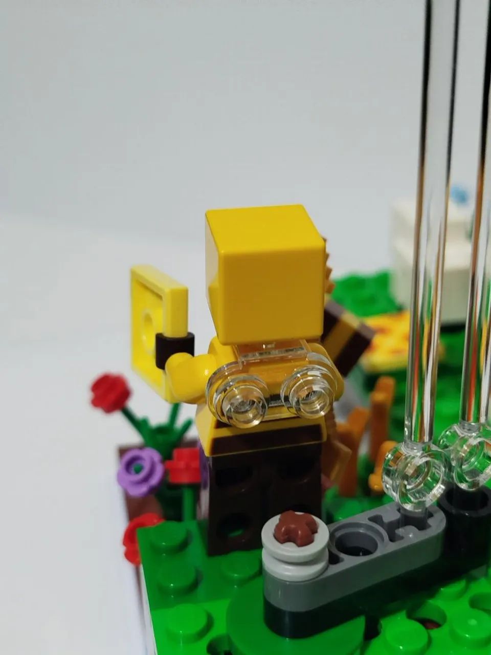 Lego Minecraft 21165 Fazenda de Abelhas - Brinquedos e Jogos