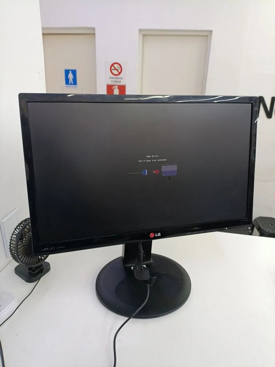 Monitor LG 21,5 polegadas já com fonte e cabos 