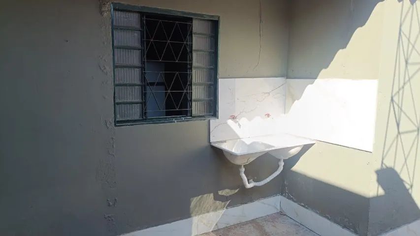 Aluga-se barraco de fundos Gama central - Foto 2