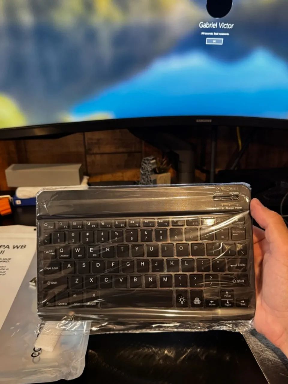 Capa Para iPad Geração com Teclado - Foto 2
