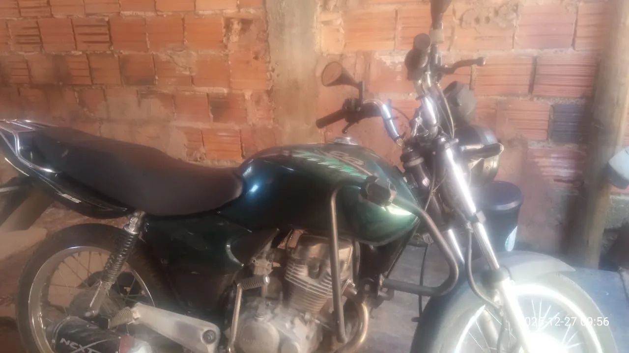 Vendo linda moto cg top tudo novo 