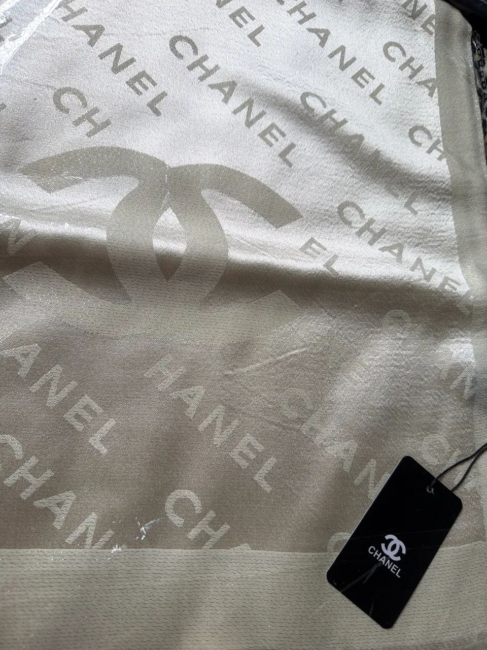Echarpe Chanel bege claro 