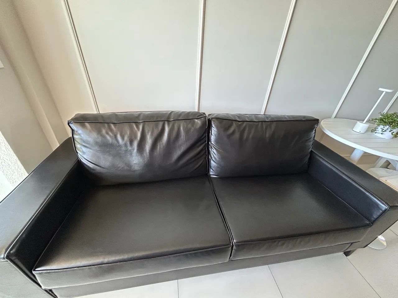 SOFÁ COURINHO PRETO