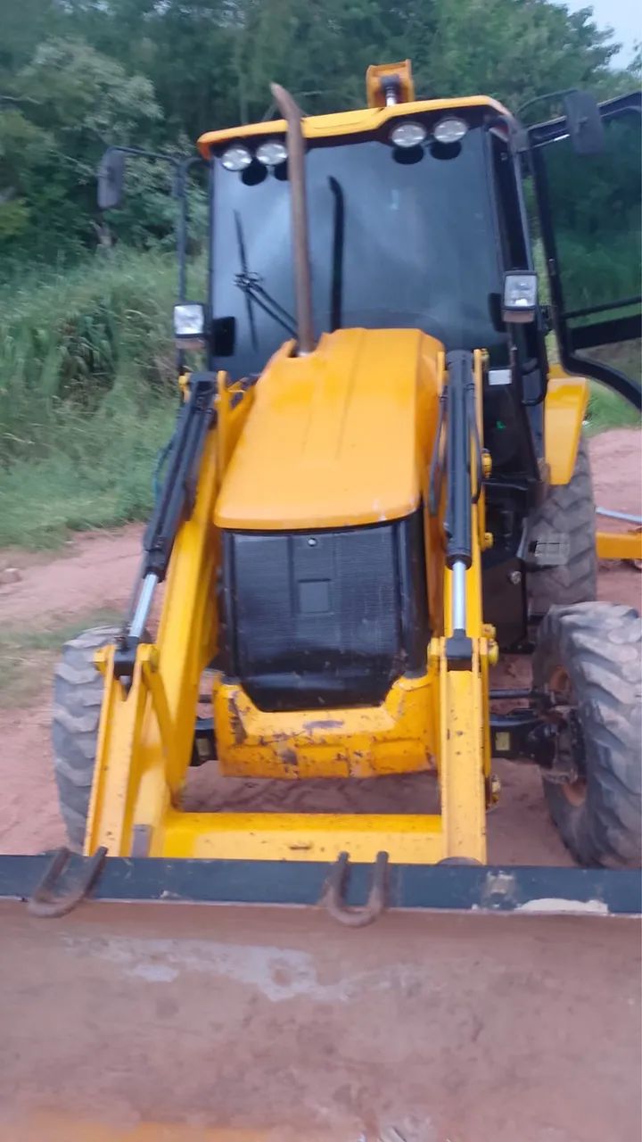 Retroescavadeira JCB