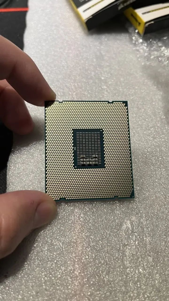 Xeon E5-2680 v4 (14 Núcleos / 28 Threads) - Foto 2