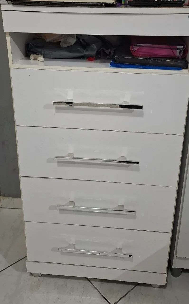 Cômoda 4 gavetas 