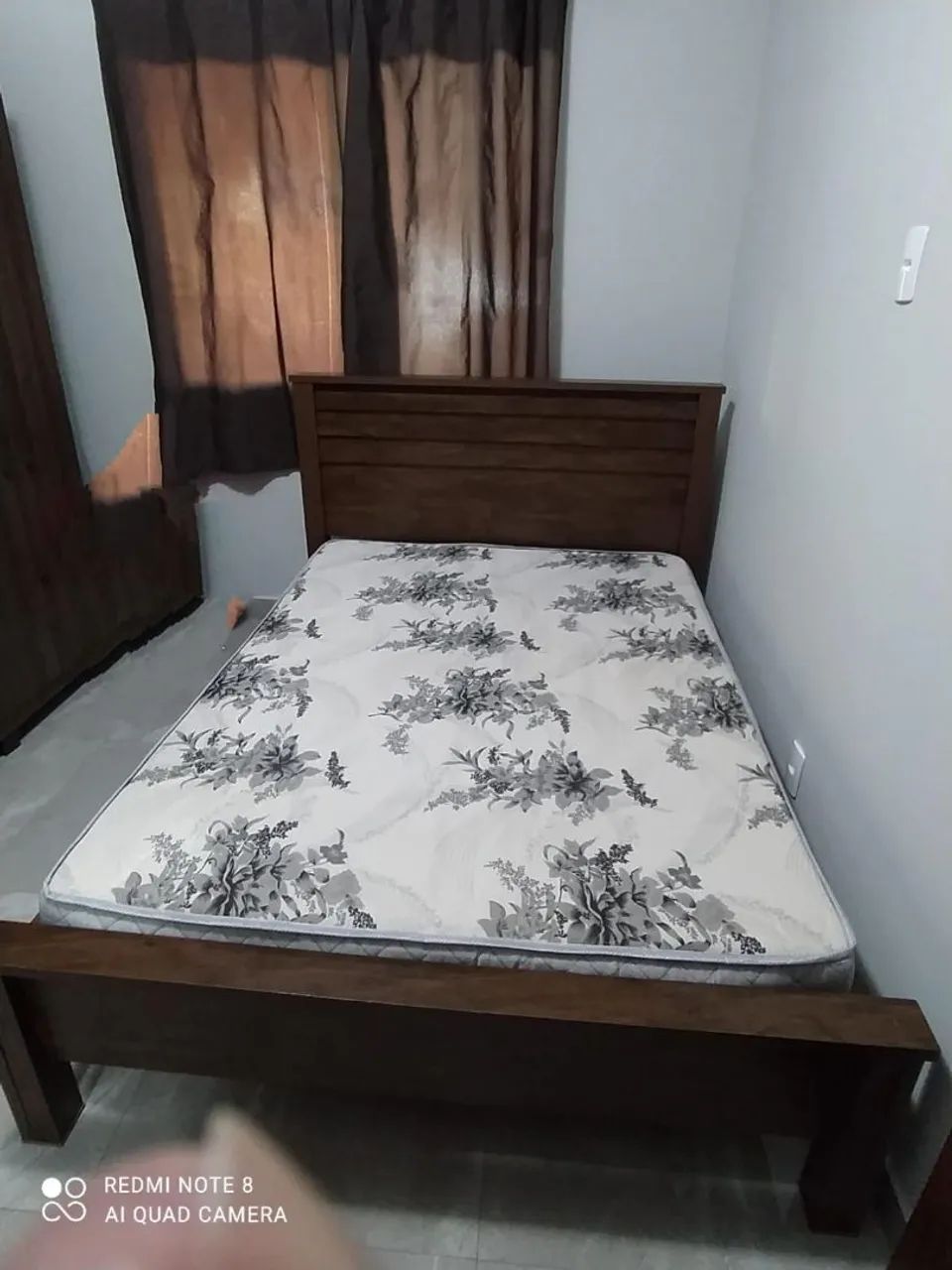 Cama de casal com colchão ( novos )