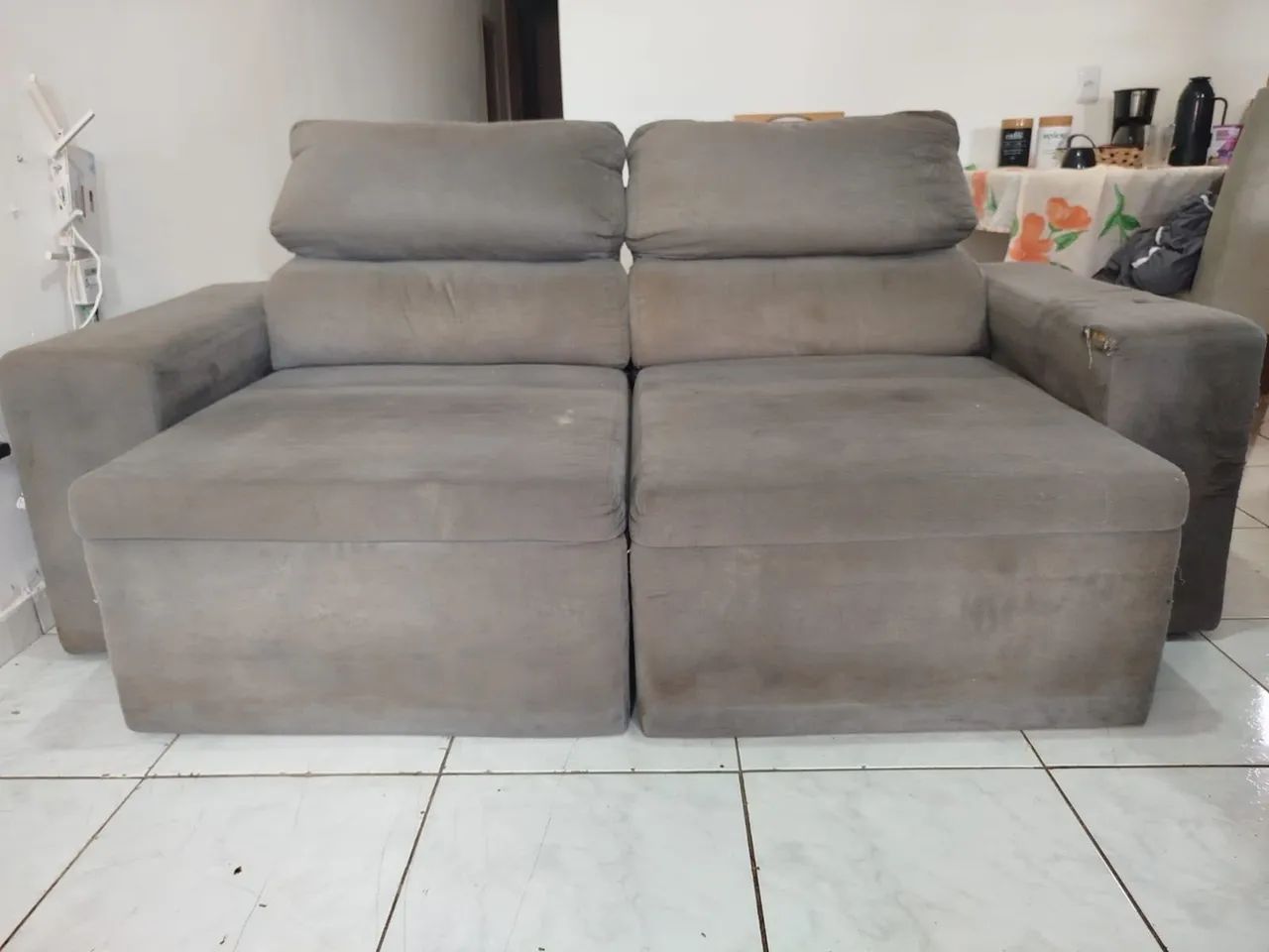 Sofá 2 lugares restratil com marcas de uso ((ENTREGO GRATIS))