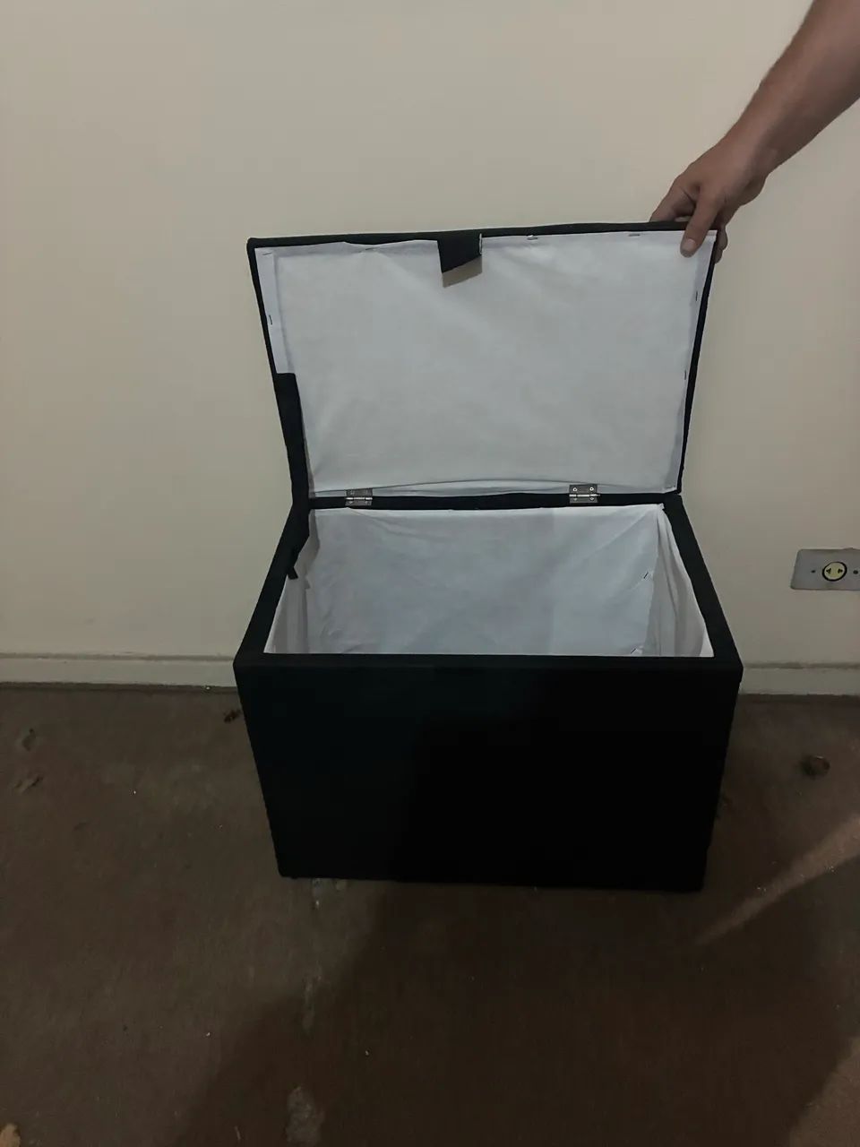 Puff Baú organizador preto 