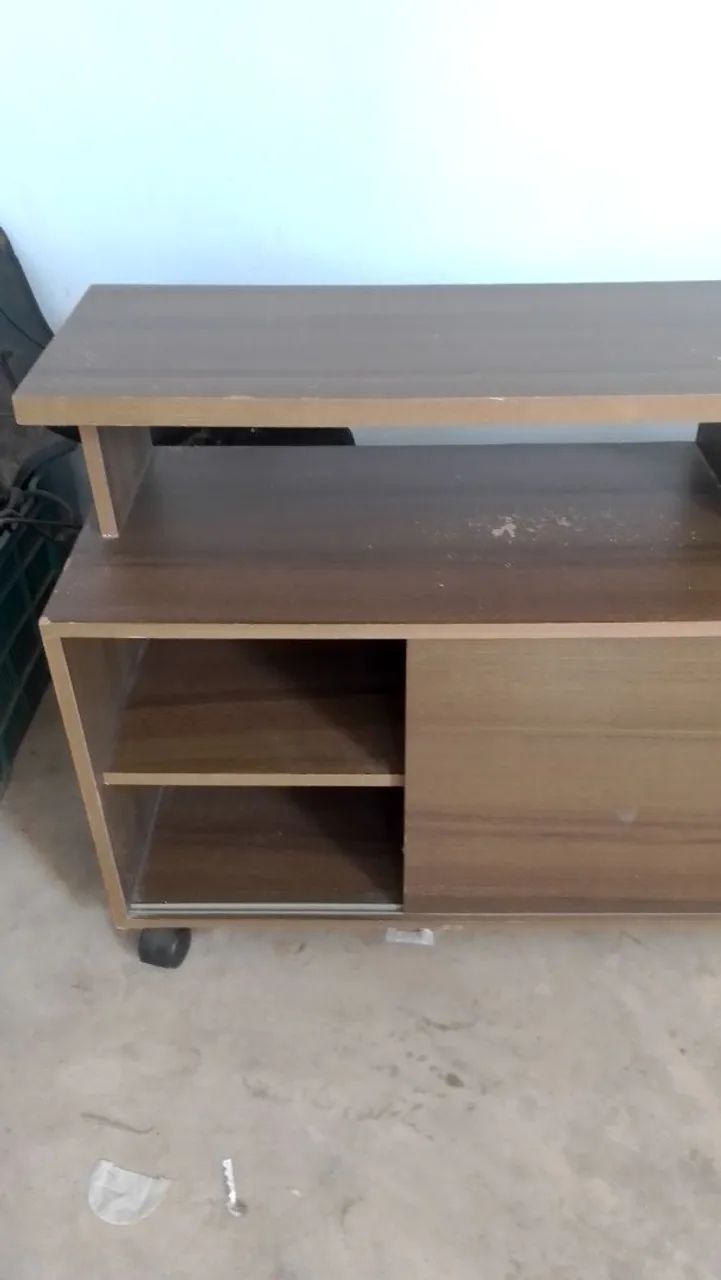 Rack para TV com Rodinhas e Porta de Correr - Ótimo Estado - Foto 2