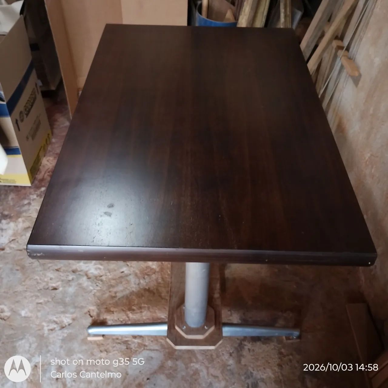 Mesa de madeira com pés de aluminio. - Foto 3