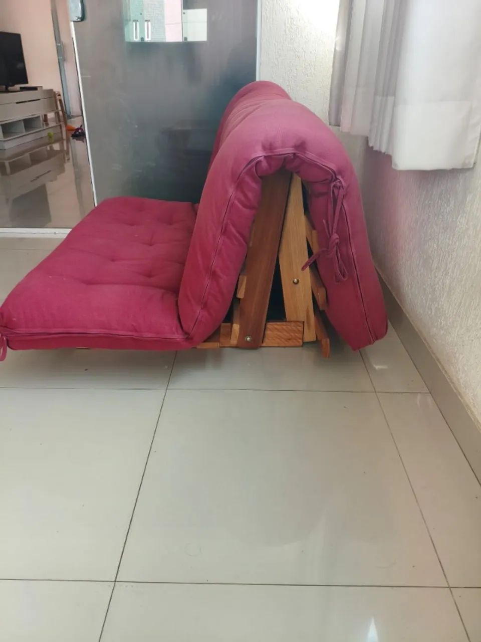 Sofá-cama Futon Vermelho Original - Madeira Maciça | 2 lugares - Foto 2
