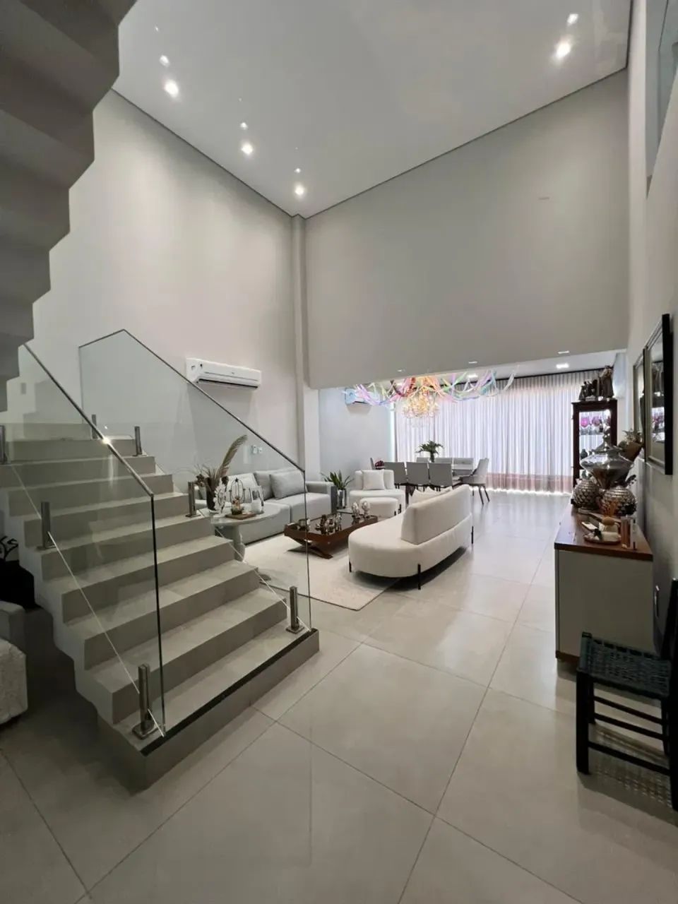 SOBRADO DE ALTO PADRÃO | 345 m² | 4 SUÍTES