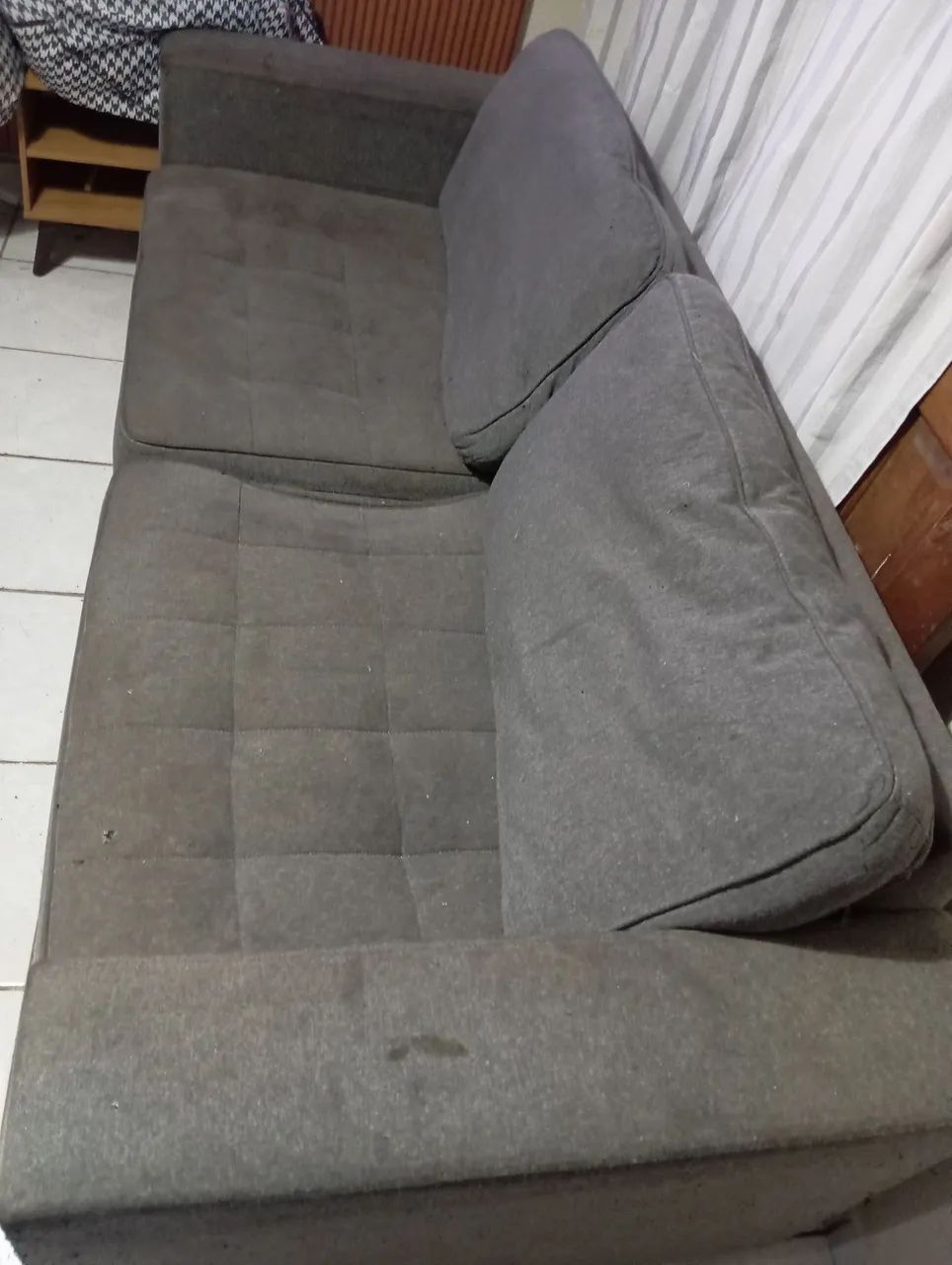 Vendo sofá está sujo