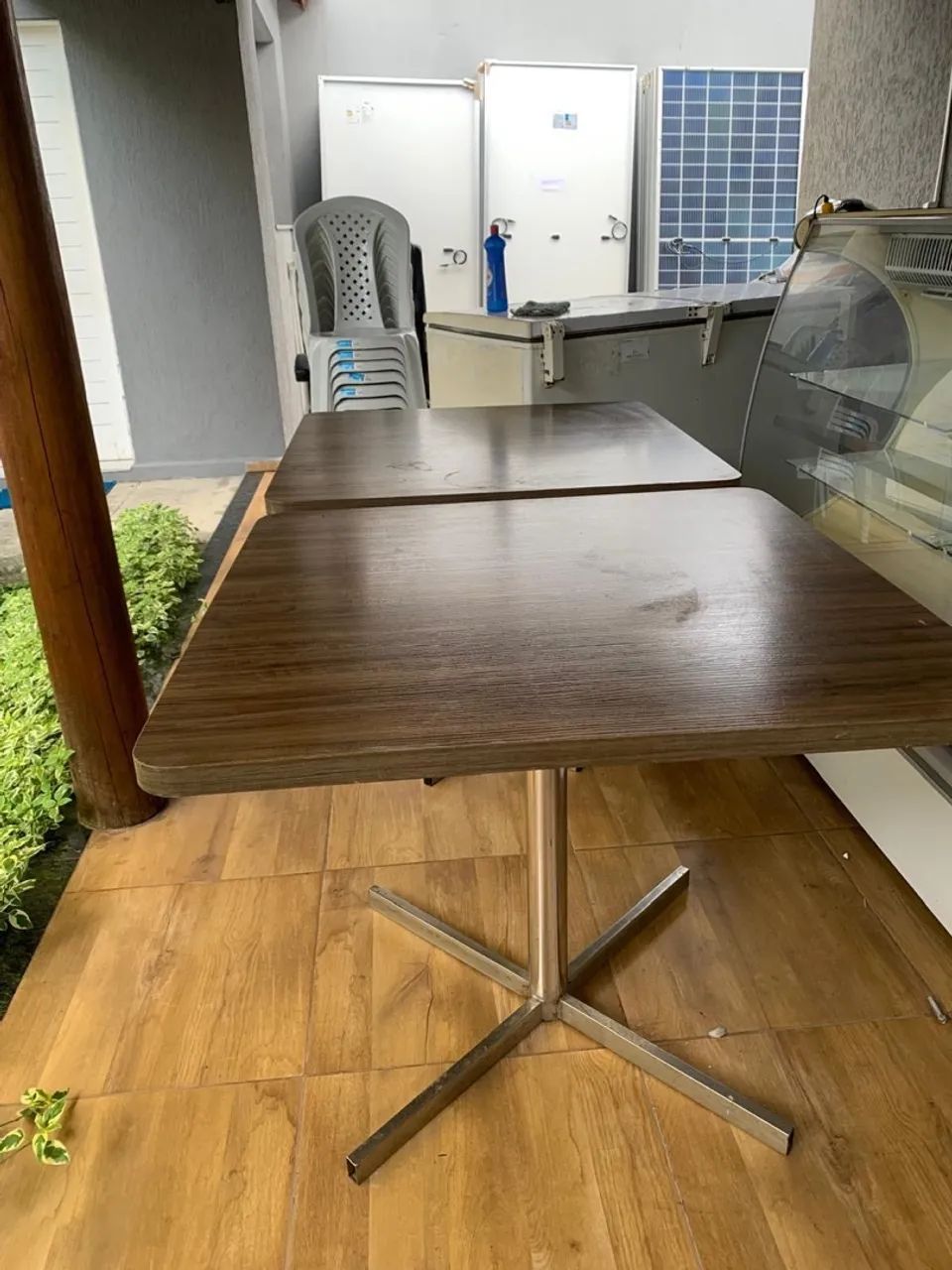 Mesa quadrada base de inox 
