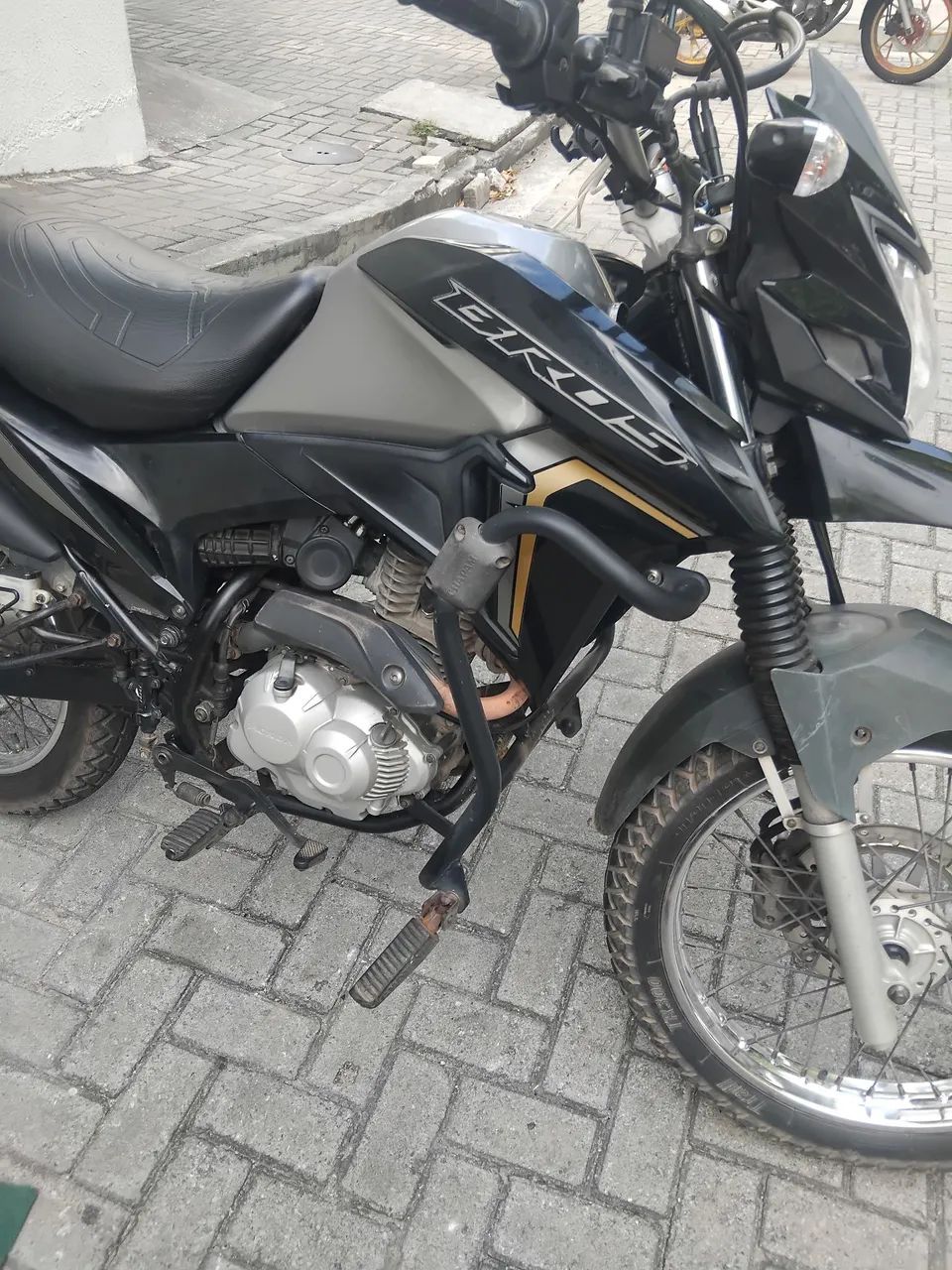 Honda BROS 2022 - Foto 2