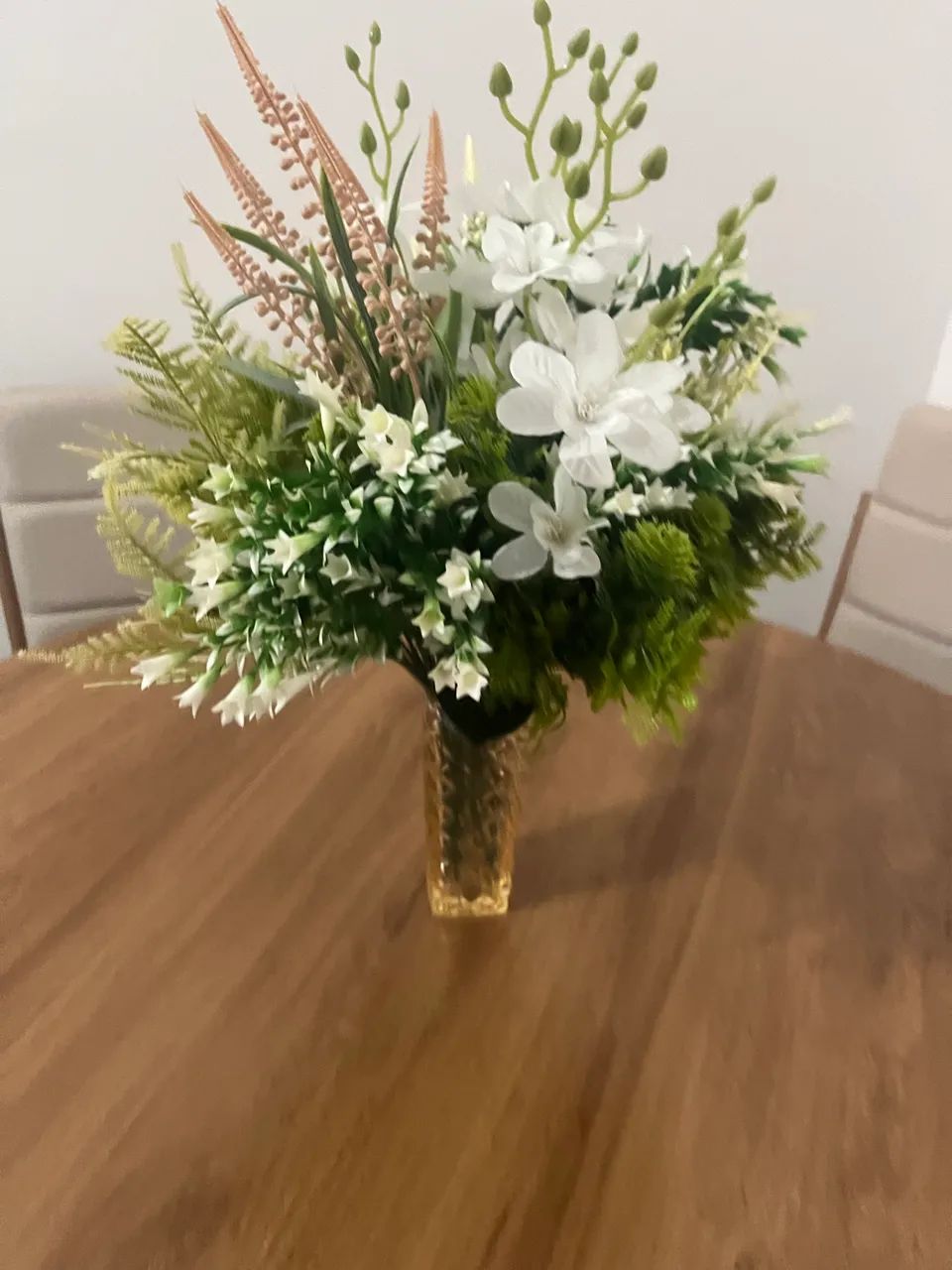 Vaso com flores artificiais 