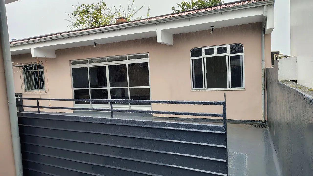 Casa 2Q com pátio individual Real Parque 