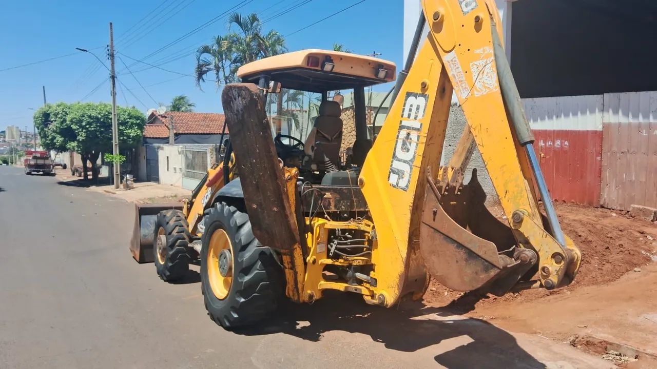 Retroescavadeira JCB - Foto 2