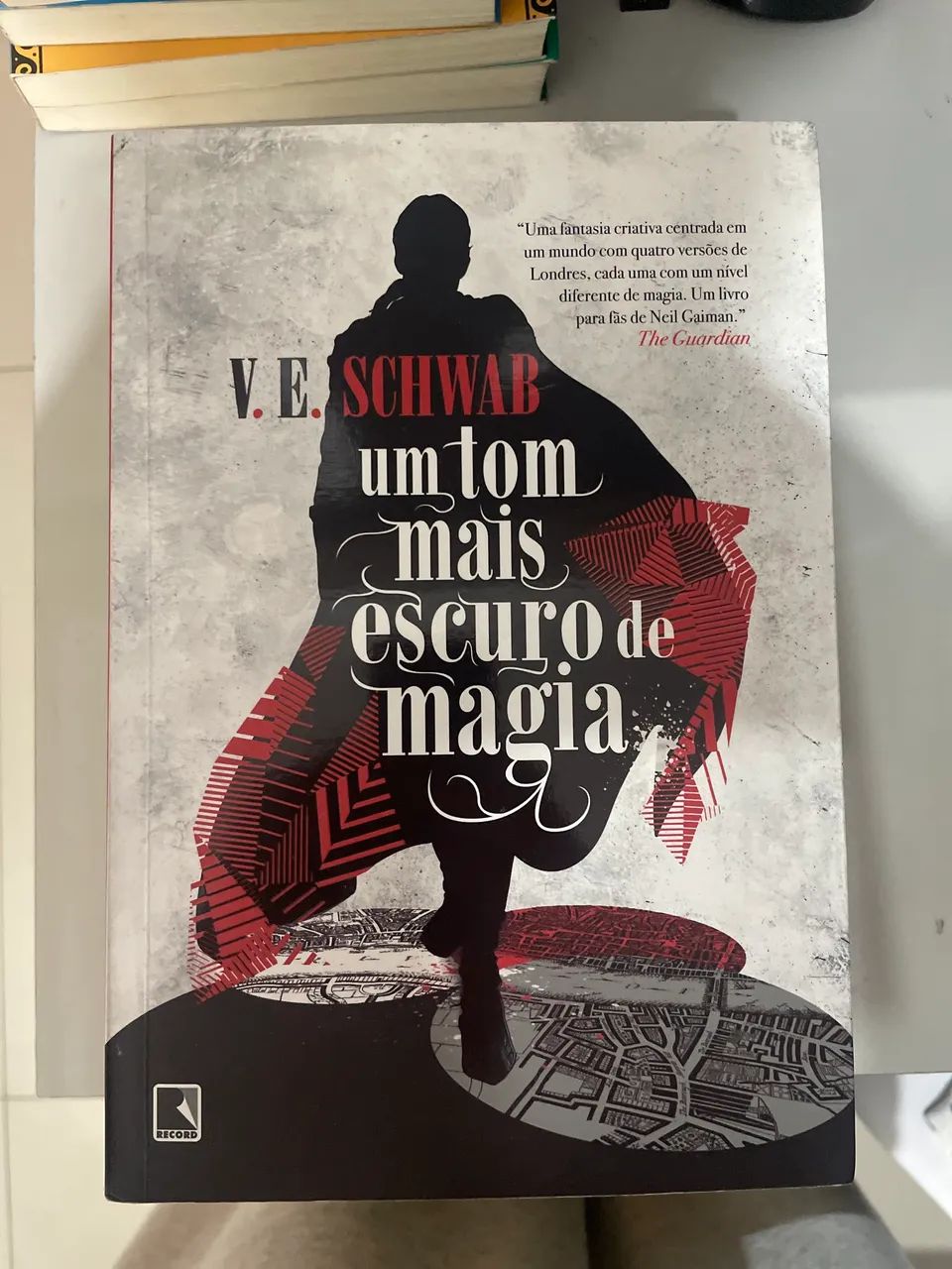 Trilogia Os Tons de Magia V.E. Schwab - Foto 2