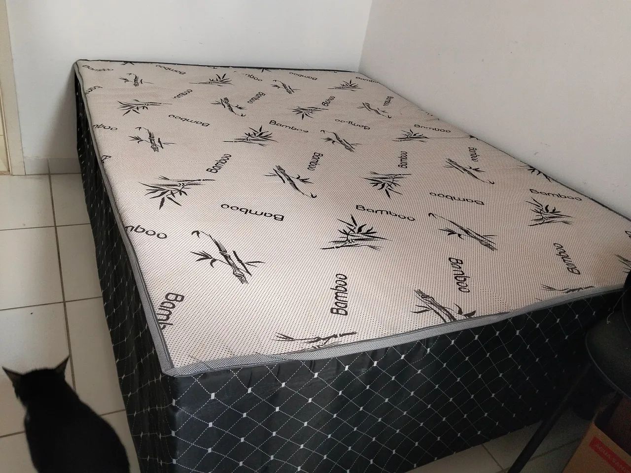 Cama box semi nova 