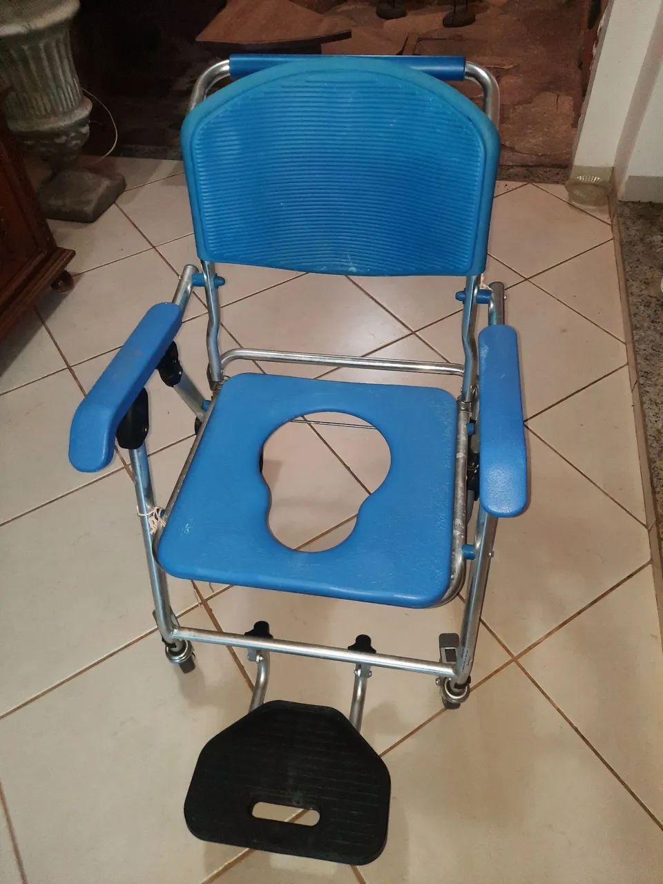 Cama Hospitalar e Cadeira de banho/transporte - Foto 4