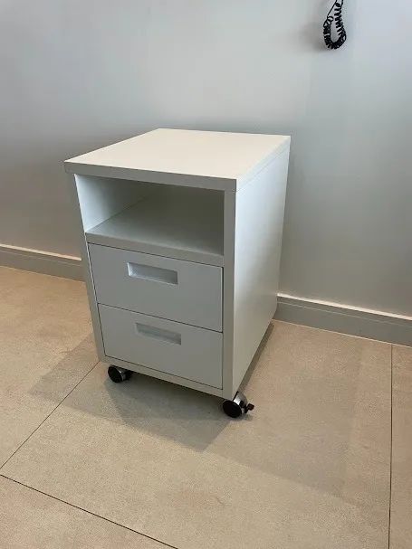 Criado mudo branco em mdf com 2 gavetas