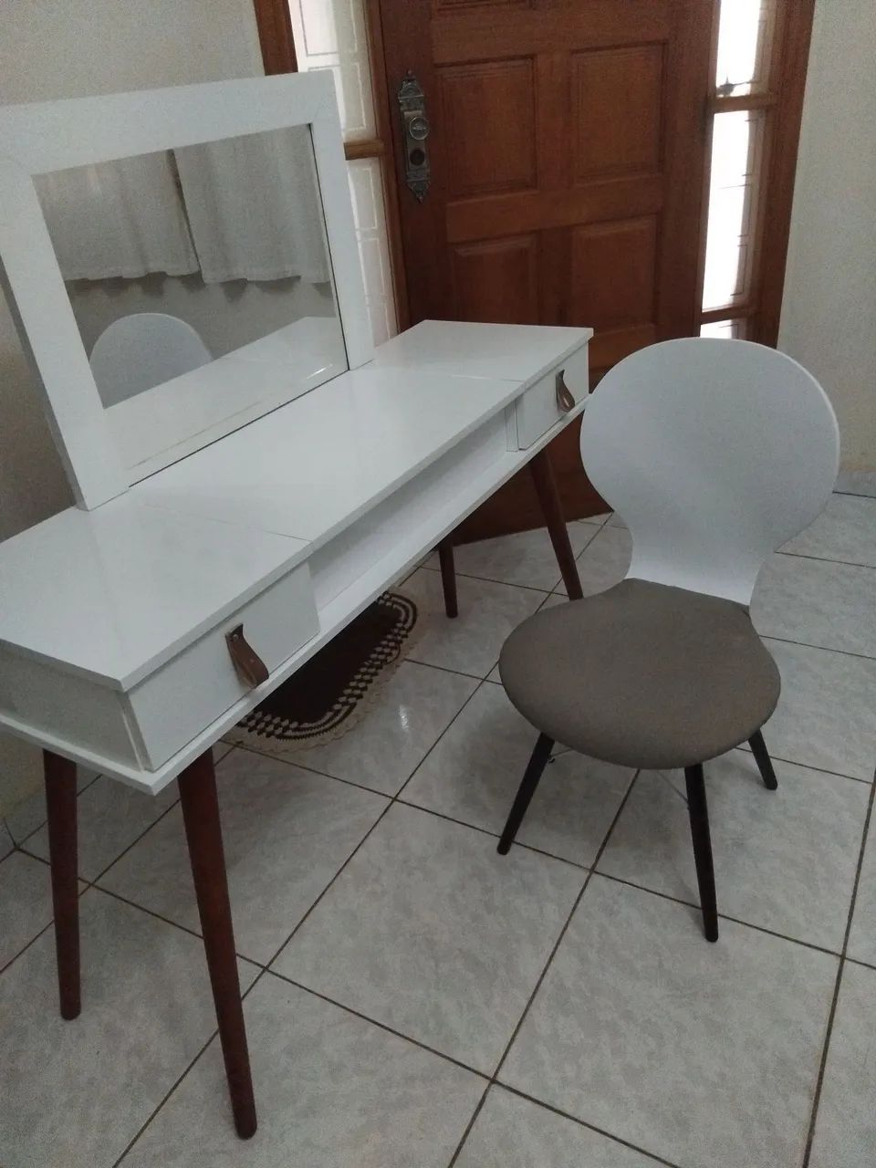 Penteadeira com cadeira. - Foto 4