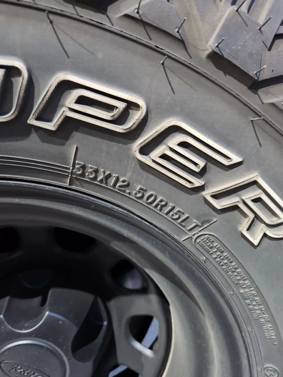 Pneu 33x12.5 aro 15 semi novos