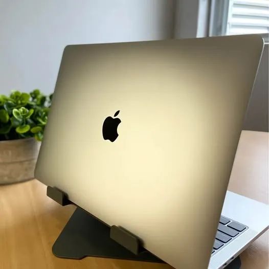 Macbook Pro 2020 16GB RAM 512GB SSD Touch Bar #Sem Detalhes